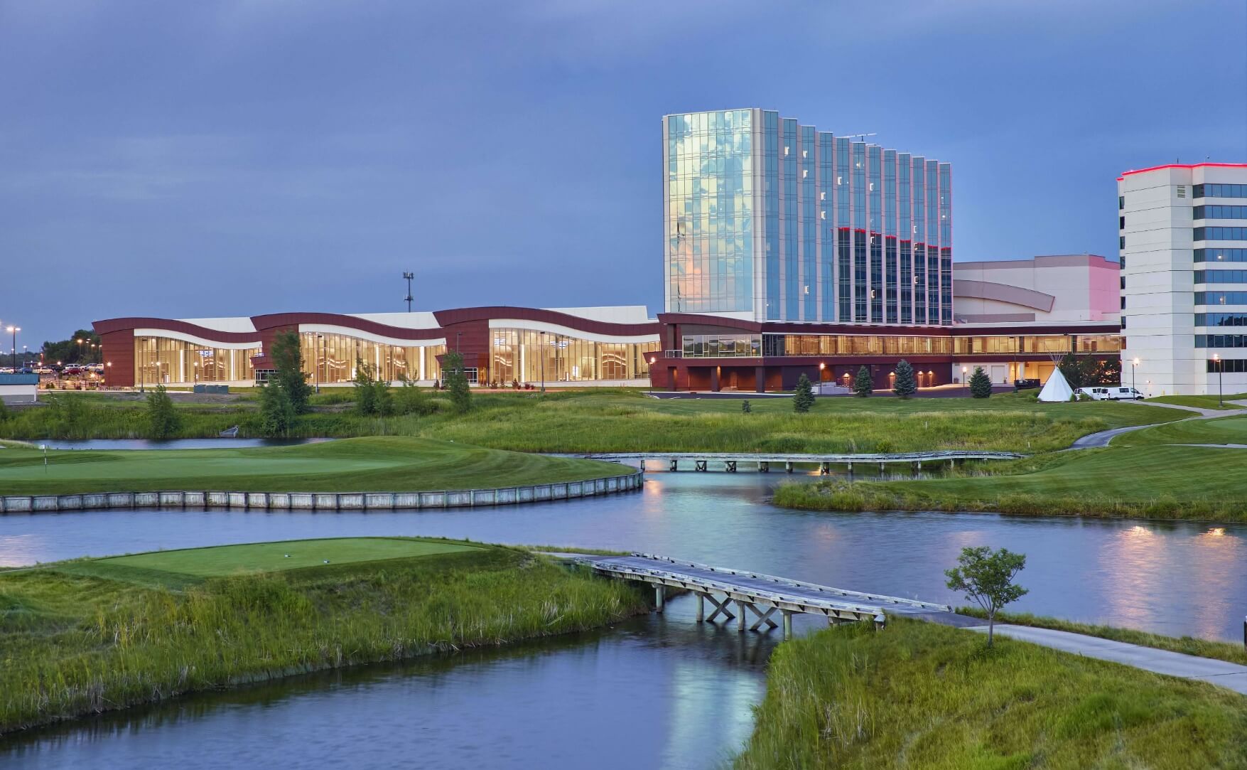 mystic-lake-center-and-promenade-hotel-tower